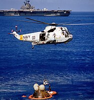 1972年，提康德罗加号救起阿波罗17号的宇航员，稍后捞起太空舱。