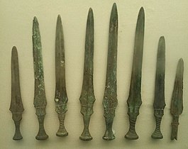 山字格青铜剑，大理市博物馆藏