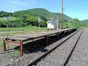 废站前的车站月台（2004年7月）