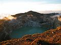 克里穆图火山的火口湖。