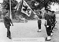 Picture from 1974 of the color guard of P 10 and Lieutenant General Ove Ljung