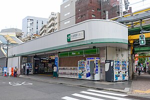 JR水道橋站西口（2022年8月）