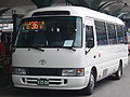 高雄市公车36路使用丰田考斯特，为24座位长阵版本。但这辆考斯特侧面的指挥灯，比香港的考斯特更早出现。