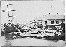 Casco (foreground) in Manila (c. 1900)