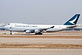 国泰航空的波音747-400ERF型货机于郑州新郑国际机场滑行起飞