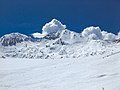 被雪覆盖的科马佩德罗萨山