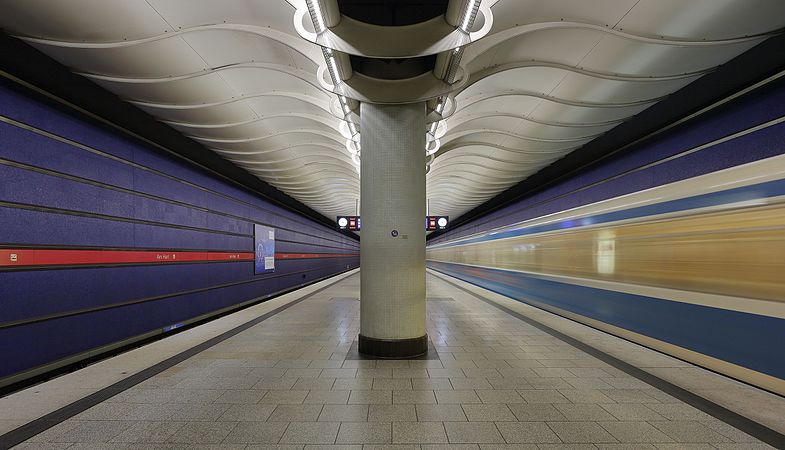 图为慕尼黑地铁U2线上的哈特畔站。