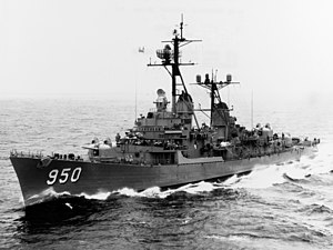 USS Richard S. Edwards (DD-950) underway in the Pacific Ocean 1962