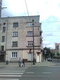 Tenement at 100 Gdańska Street (1930s). Functionalism style.