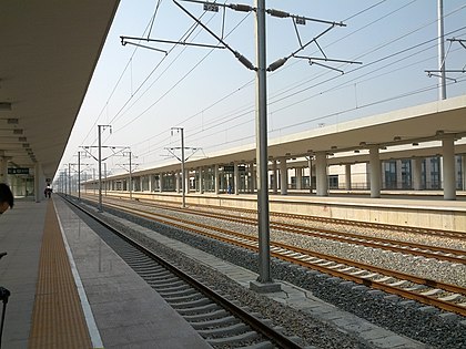 惠州南站站台。该站是惠州最大的高铁站。