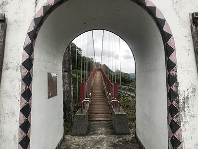 土坂吊桥新桥桥面。