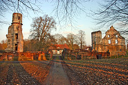 Schlossruine Pansevitz [de] in Kluis