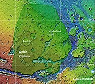 显示了奥森·威尔斯撞击坑和其它主要地貌特征的克珊特台地地图。