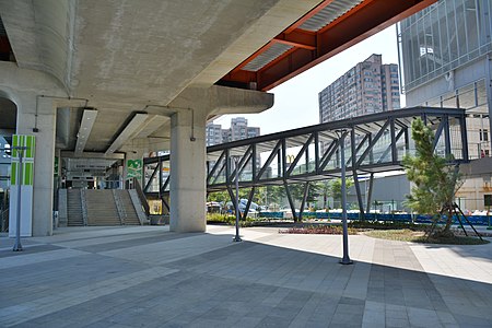 台鐵松竹車站與捷運松竹站間的連通道