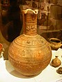 陶器上出现的卍字，现存于雅典的国立考古博物馆