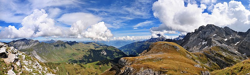 Panoramic view centered on Val d'Illiez