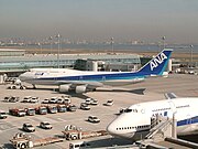 两架波音747-400D于东京国际机场