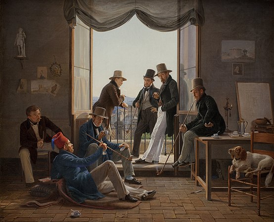这幅画叫做《丹麦艺术家在罗马（丹麦语：Et selskab af danske kunstnere i Rom）》，由科斯坦丁·汉森（英语：Constantin Hansen）创作于1837年。躺在地板上的是建筑设计师戈特利布·比内斯本尔（英语：Michael Gottlieb Bindesbøll），从左到右依次是：科斯坦丁·汉森、马丁努斯·伦比耶（英语：Martinus Rørbye）、威尔海姆·马斯特兰德（英语：Wilhelm Marstrand）、阿尔伯特·希勒（英语：Albert Küchler）、迪特莱乌·布隆克（英语：Ditlev Blunck）和约根·索纳尔（丹麦语：Jørgen Sonne (maler)）。