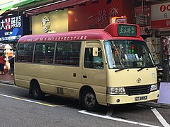 2010年起投入服務的Coaster紅色公共小巴（16座位）