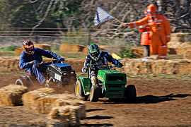 2007 swifts creek lawnmower races04 edit