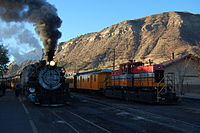 K-36蒸汽机车＃486与柴油机车“ Big Al”＃7，2012年10月25日在杜兰戈