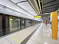 东铁线站台头等车厢候车位置（2022年5月）