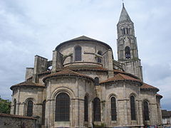 圣莱奥纳尔-德诺布拉大教堂（法语：Collégiale Saint-Léonard de Saint-Léonard-de-Noblat）