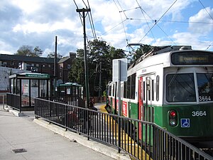 2011年入城方向列车停靠在波士顿学院