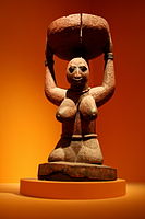 来自奥克-奥尼格宾（英语：Oke-Onigbin）神庙的女性雕塑人物