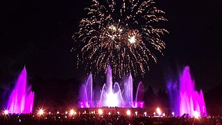 Main Fountain Garden, post-renovation. Also shown is the recurring "Fireworks & Fountains" show.