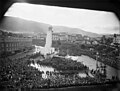 Crowd surrounding the Cenotaph, Wellington, at the dedication ceremony in 1932