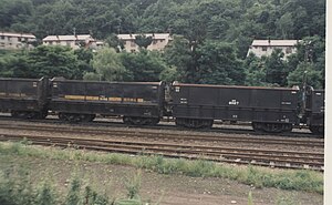 幌內站停留中的貨物車廂（1983年8月）