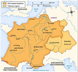 公元751年被加洛林王朝取代前墨洛温王朝的疆域，深黄色为墨洛温王朝直接统治区域，浅黄色为其附庸国。萨克森人和布列塔尼人也曾对其臣服