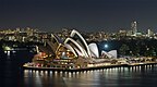 悉尼歌剧院与悉尼天际线夜景，摄于2008年