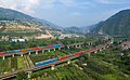 线路：陇海铁路元龙站附近 车辆：HXD1型电力机车牵引货运列车