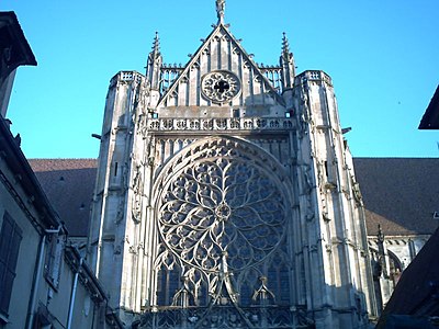 The flamboyant north transept rose window (1503–1507)