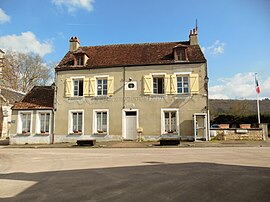 The town hall in Saint-Moré