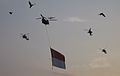 新加坡空军的阿帕奇和支努干直升机于国庆日列队