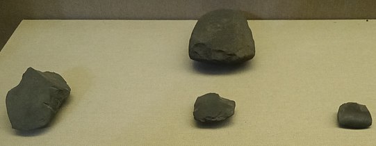 金梭岛及鹿鹅山采集的石斧，大理市博物馆藏