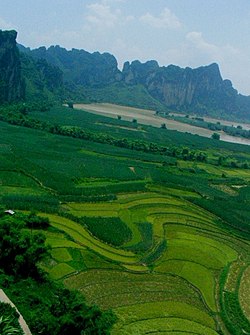 龙州县典型地形，七月拍摄于崇左－龙州二级路，远处是左江