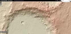 使用火星全球探勘者号上火星轨道器激光高度计数据绘制的地形图，显示了克鲁尔斯陨石坑北侧坑壁的 RedMapper 网站截图。