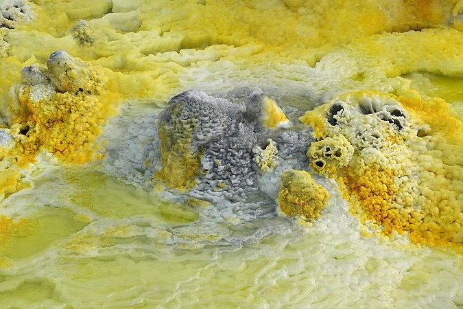 微观埃塞俄比亚阿法尔州达洛尔火山上盐和硫的形成。
