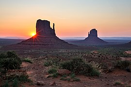 Monument Valley West and East Butte at 6:00 am