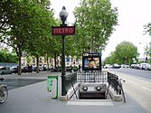 Street-level entrance at Pont Marie