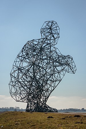 安东尼·戈姆利的作品《曝光（“蹲着的人”）》，位于莱利斯塔德。