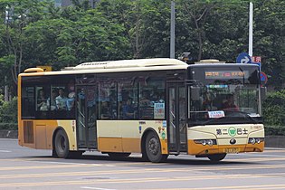 第二巴士 ZK6120HLG1 行驶于广231路，该车现已退役
