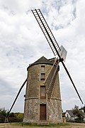 圣拉扎尔磨坊（法语：Moulin de Saint-Lazare）