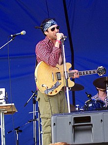 Steven MacDougall performing at the Shoreline Festival in 2005