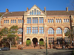 雪梨工业及专修教育学院（英语：TAFE NSW）（Sydney Institute of TAFE），位于虾利士街