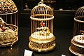 瑞士自动机和音乐盒博物馆（英语：Musée d'automates et de boîtes à musique）展示的“鸟笼音乐盒”，为鸟鸣音乐盒的一种